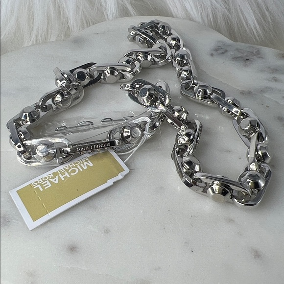 Michael Kors Astor Link 🔗 platinum finish 15” choker necklace $295 - Picture 6 of 7